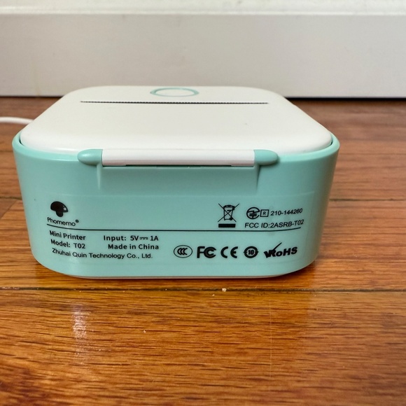 Phomemo T02 Inkless Mini Printer with 3 Roll Pack of Adhesive Paper - Picture 4 of 11